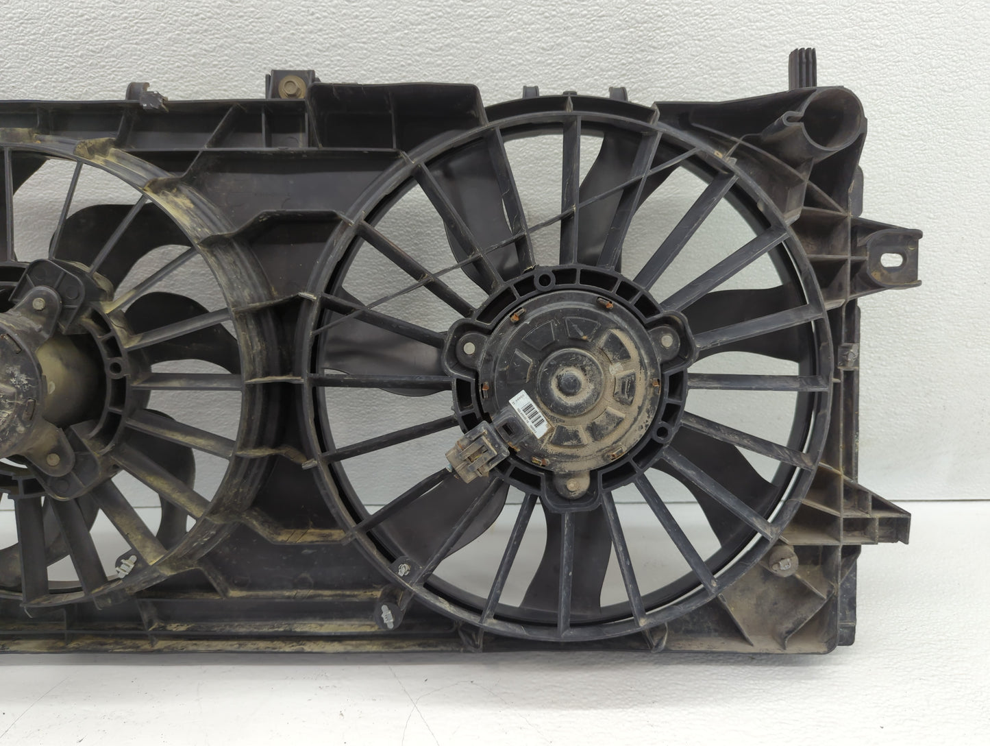 2006-2011 Chevrolet Impala Left Radiator Fan Motor Assembly Black - Oemusedautoparts1.com