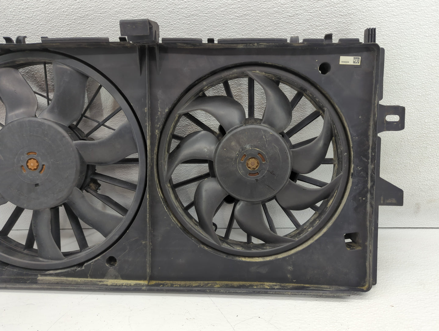 2006-2011 Chevrolet Impala Left Radiator Fan Motor Assembly Black - Oemusedautoparts1.com
