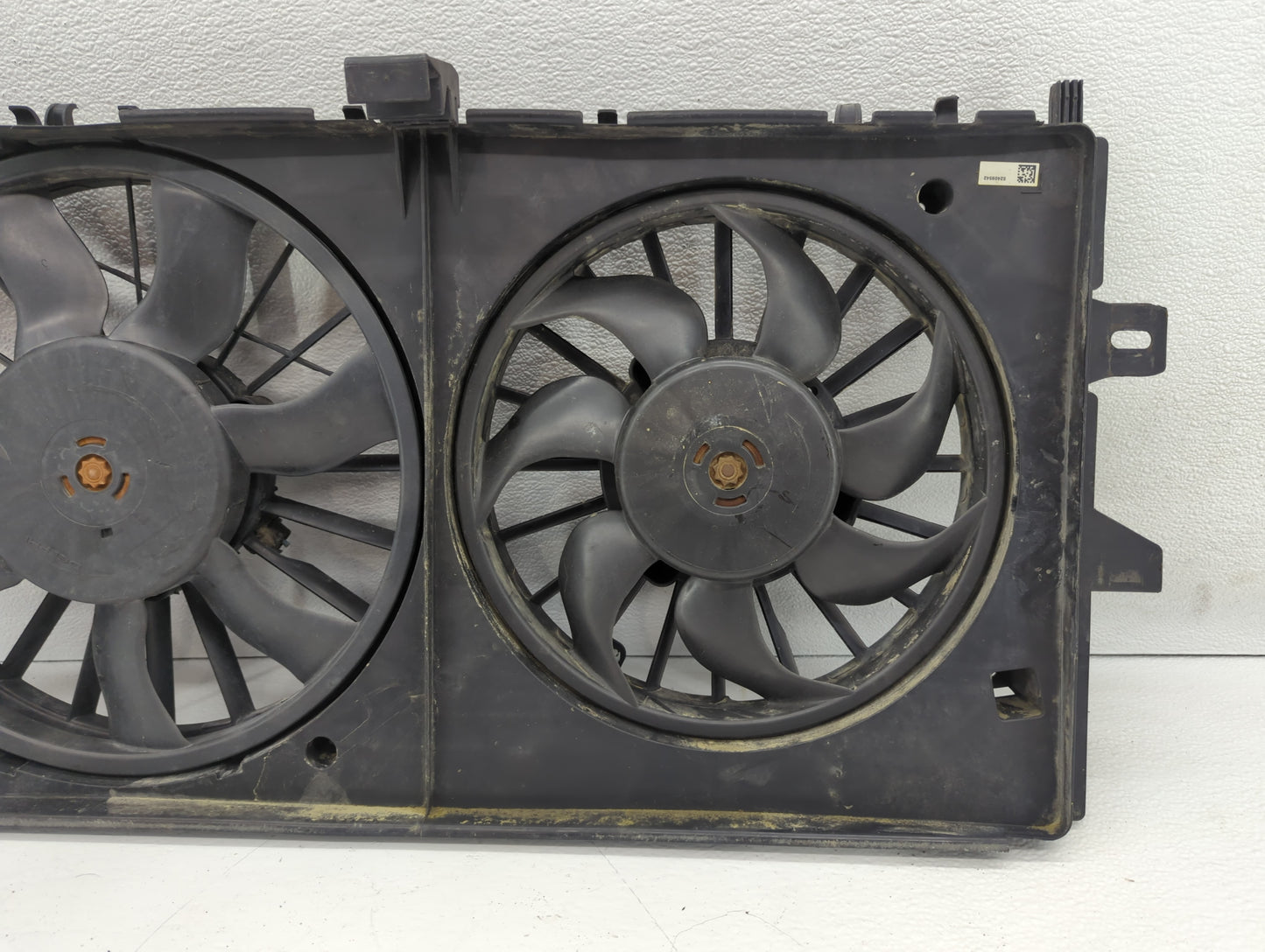 2006-2011 Chevrolet Impala Left Radiator Fan Motor Assembly Black - Oemusedautoparts1.com