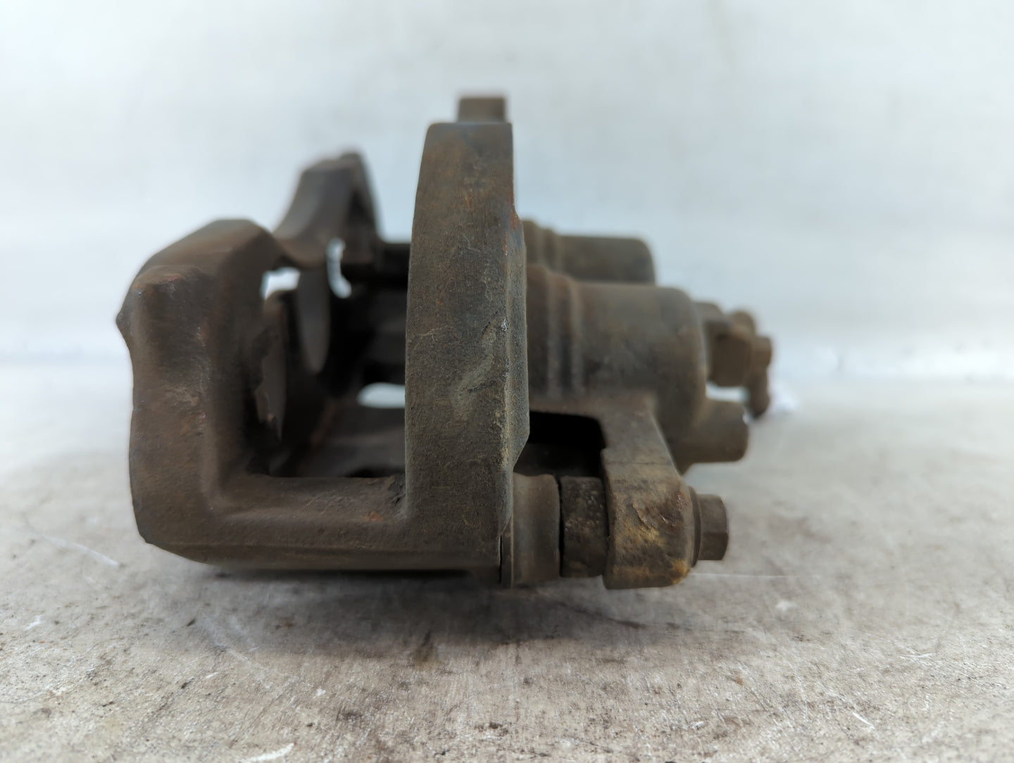 2006-2016 Chevrolet Impala Front Driver Left Brake Caliper 775111 - Oemusedautoparts1.com
