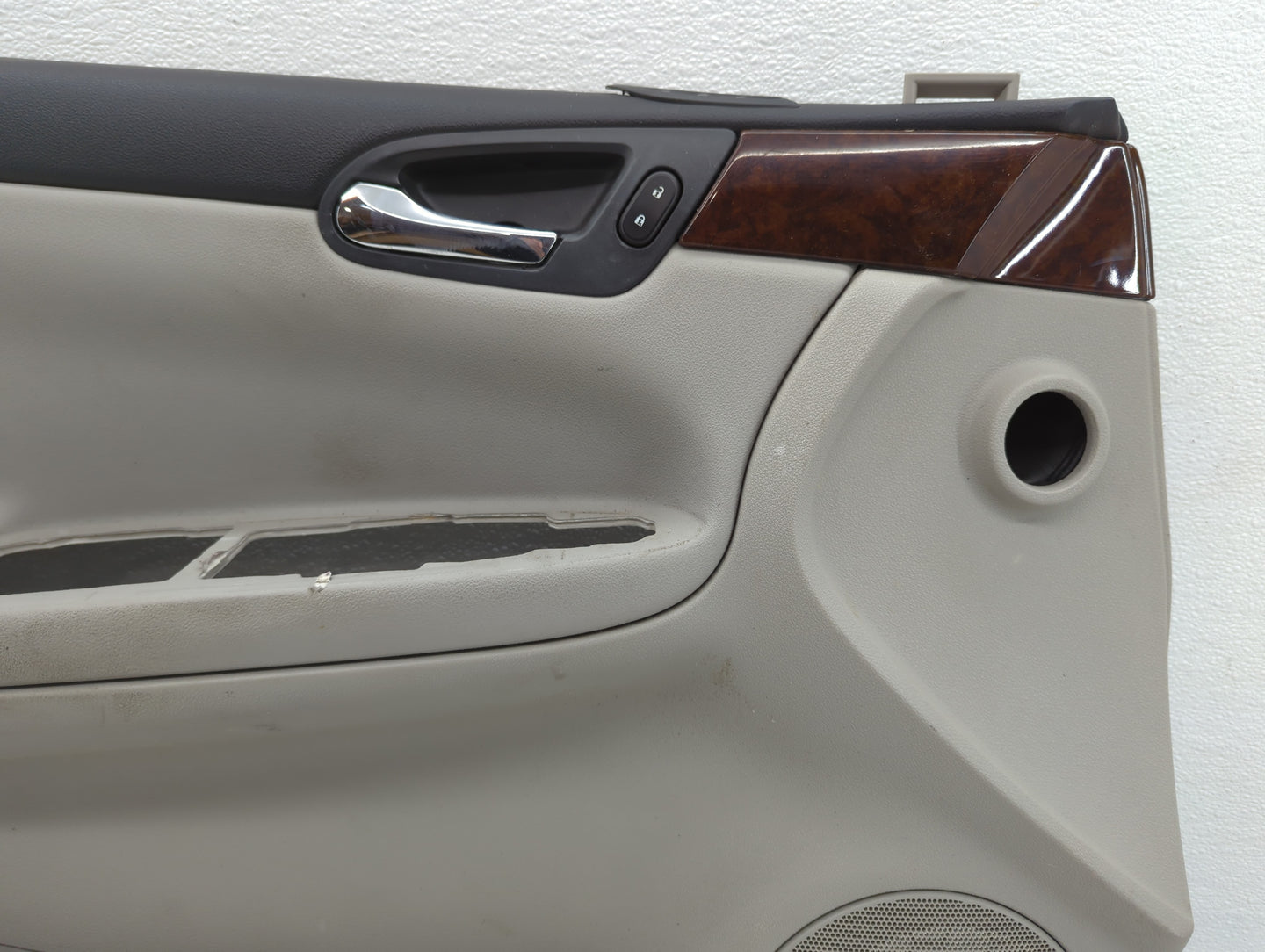 2011 Chevrolet Impala Front Left Driver Interior Door Panel Trim - Oemusedautoparts1.com