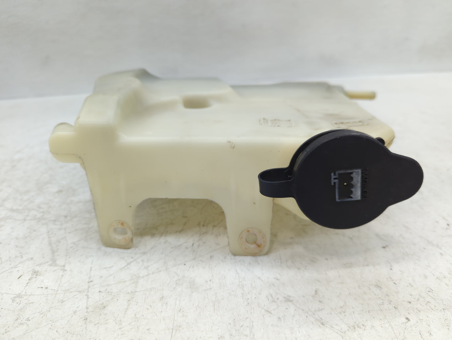 2011 Chevrolet Impala Radiator Coolant Overflow Expansion Tank Bottle 863316 - Oemusedautoparts1.com