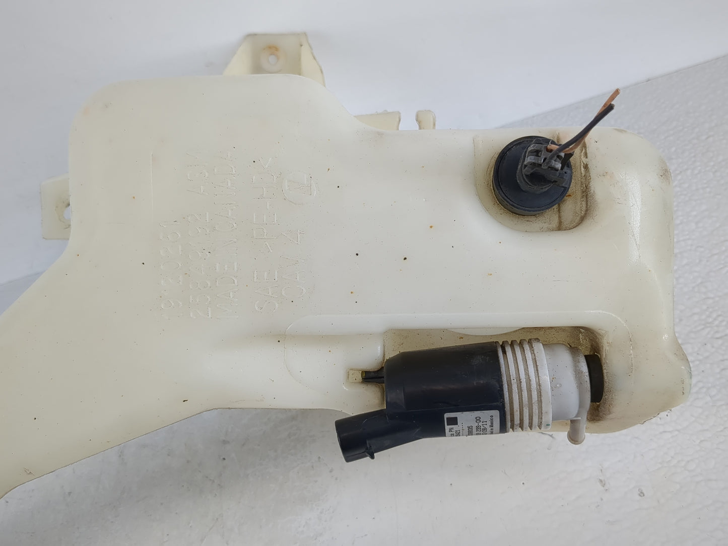 2006-2016 Chevrolet Impala Windshield Washer Fluid Reservoir Bottle Oem - Oemusedautoparts1.com
