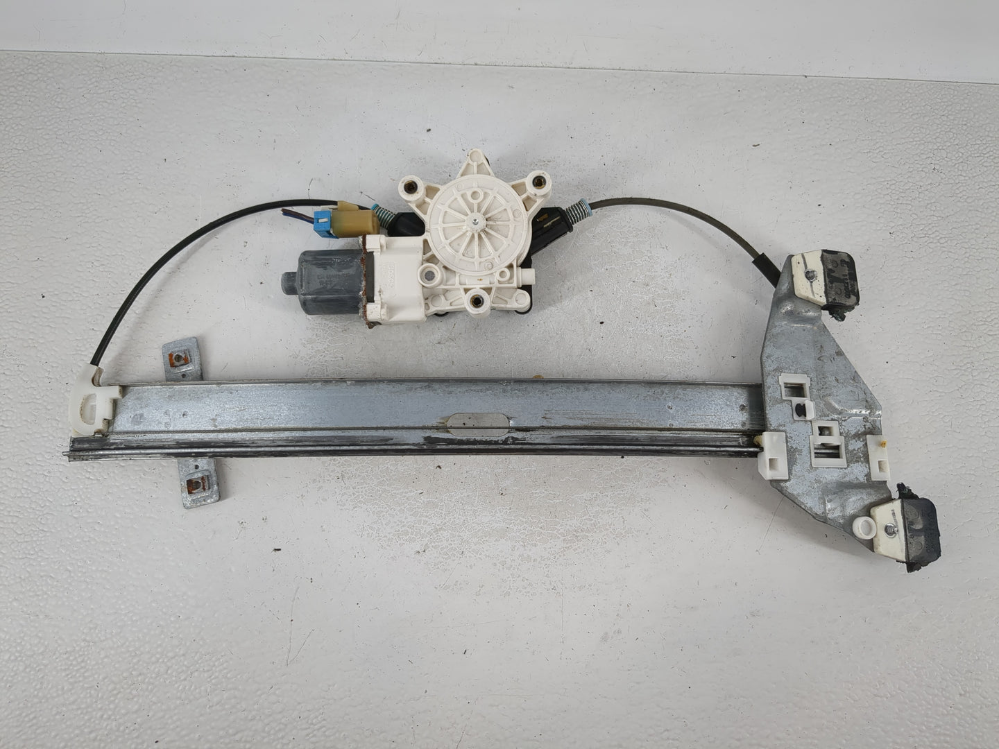 2010-2016 Chevrolet Impala Window Regulator Passenger Front - Oemusedautoparts1.com