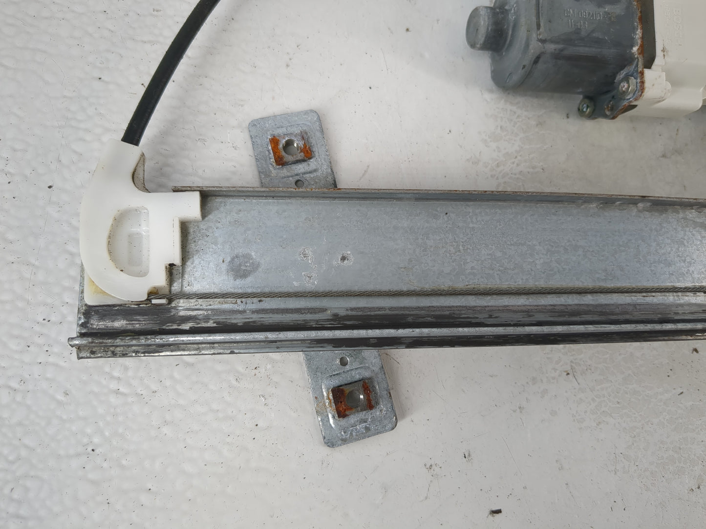 2010-2016 Chevrolet Impala Window Regulator Passenger Front 967049 - Oemusedautoparts1.com