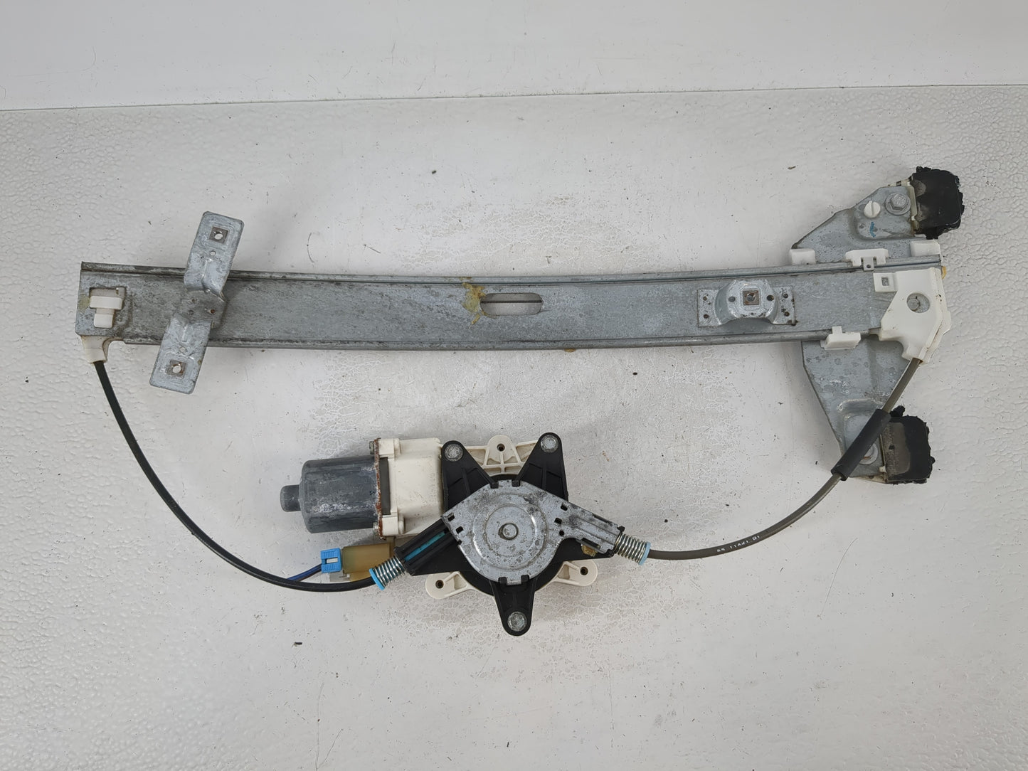 2010-2016 Chevrolet Impala Window Regulator Passenger Front 967049 - Oemusedautoparts1.com