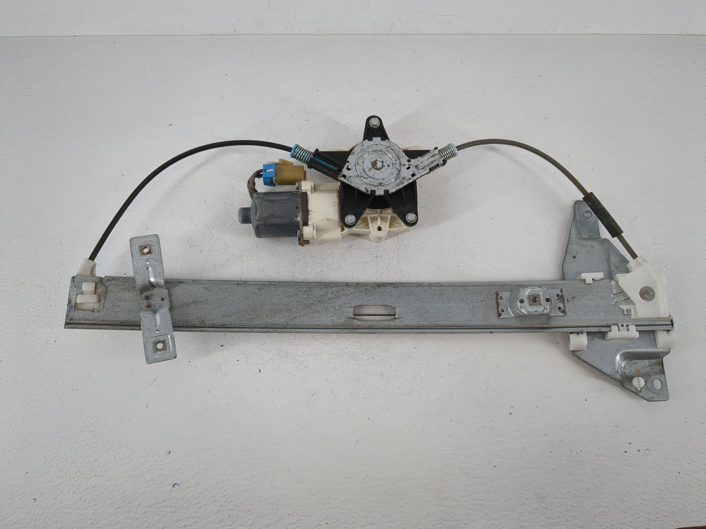 2010-2016 Chevrolet Impala Window Regulator Passenger Front - Oemusedautoparts1.com