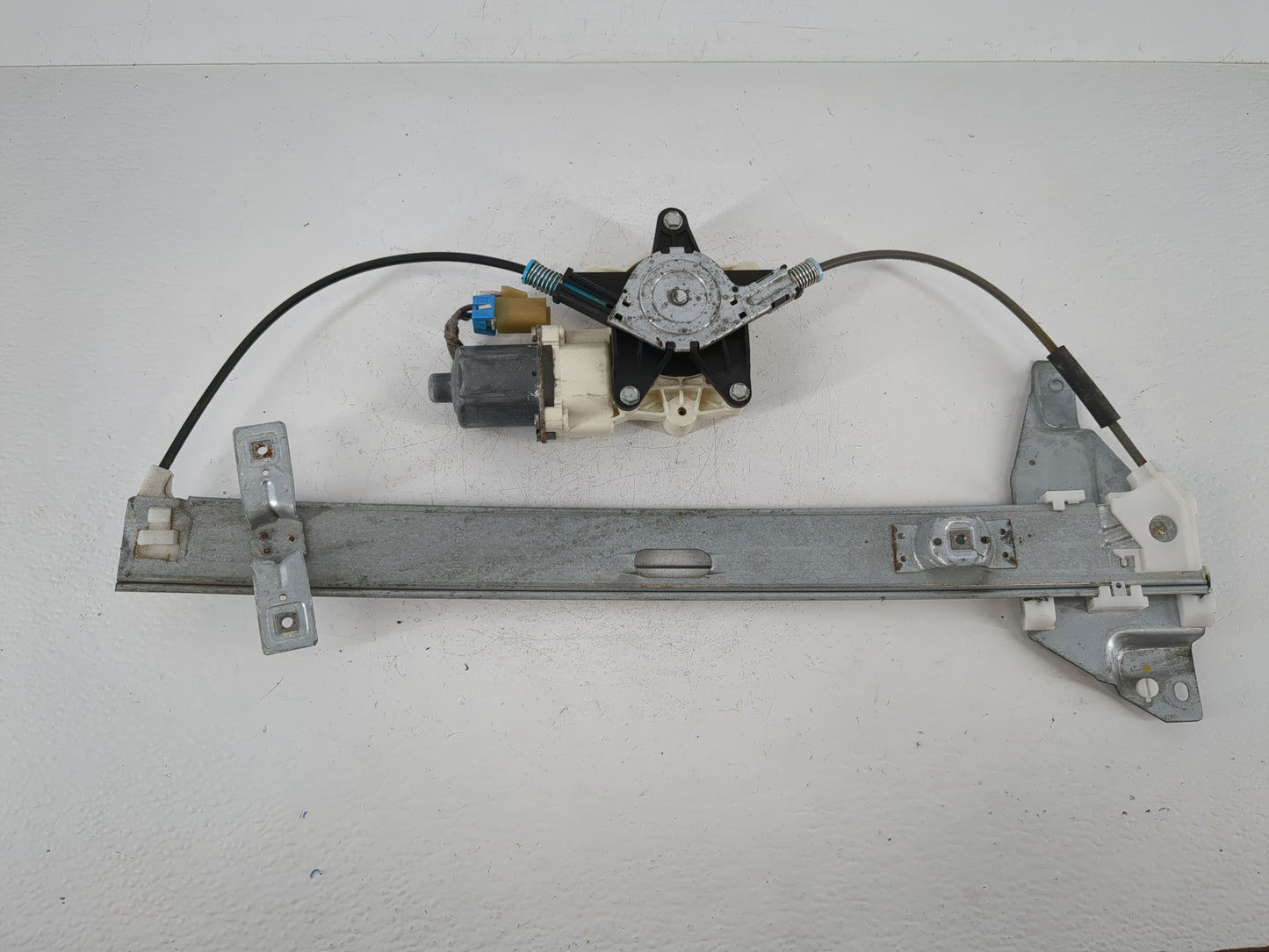 2010-2016 Chevrolet Impala Window Regulator Passenger Front - Oemusedautoparts1.com