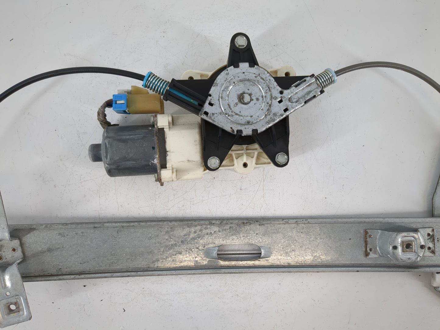 2010-2016 Chevrolet Impala Window Regulator Passenger Front - Oemusedautoparts1.com