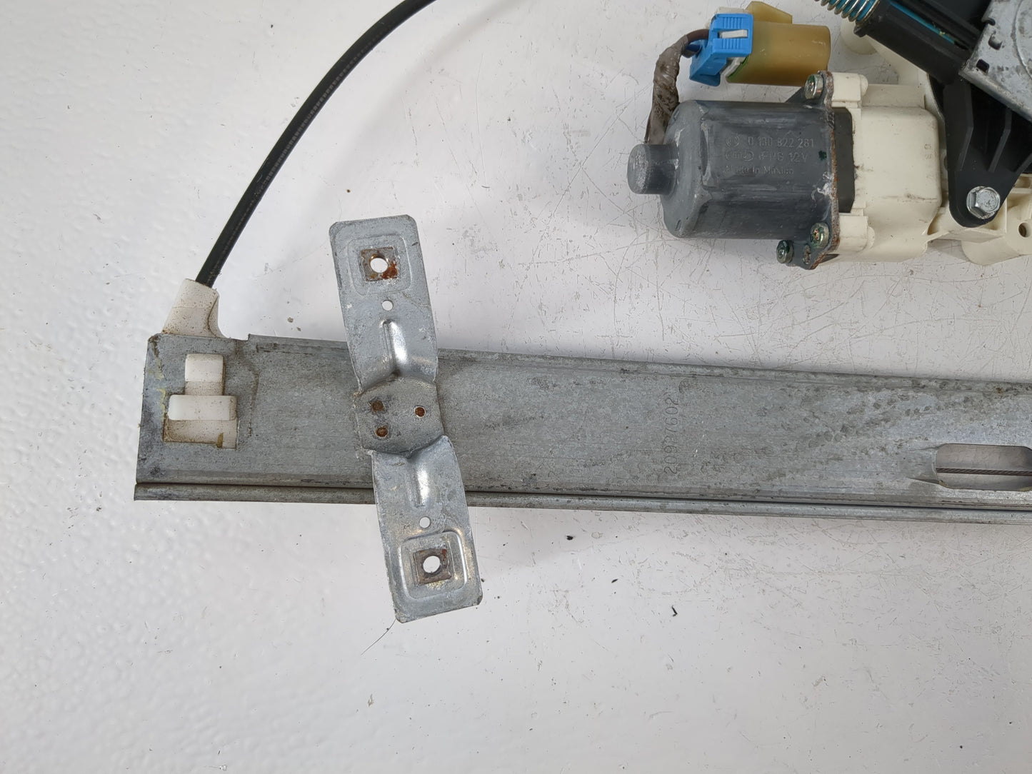 2010-2016 Chevrolet Impala Window Regulator Passenger Front - Oemusedautoparts1.com