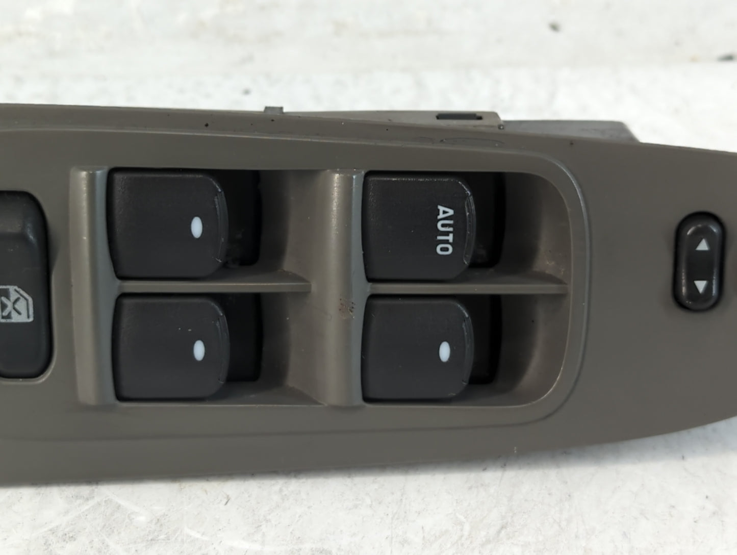 2010-2011 Chevrolet Malibu Master Power Window Switch Replacement Driver Side Left P/N:1670 B1 20807220 Fits Fits 2010 2011 