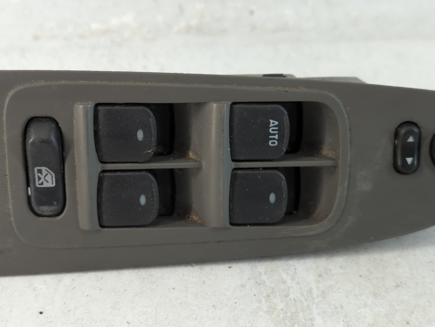 2010-2011 Chevrolet Malibu Master Power Window Switch Replacement Driver Side Left P/N:20807220 Fits Fits 2010 2011 OEM Used