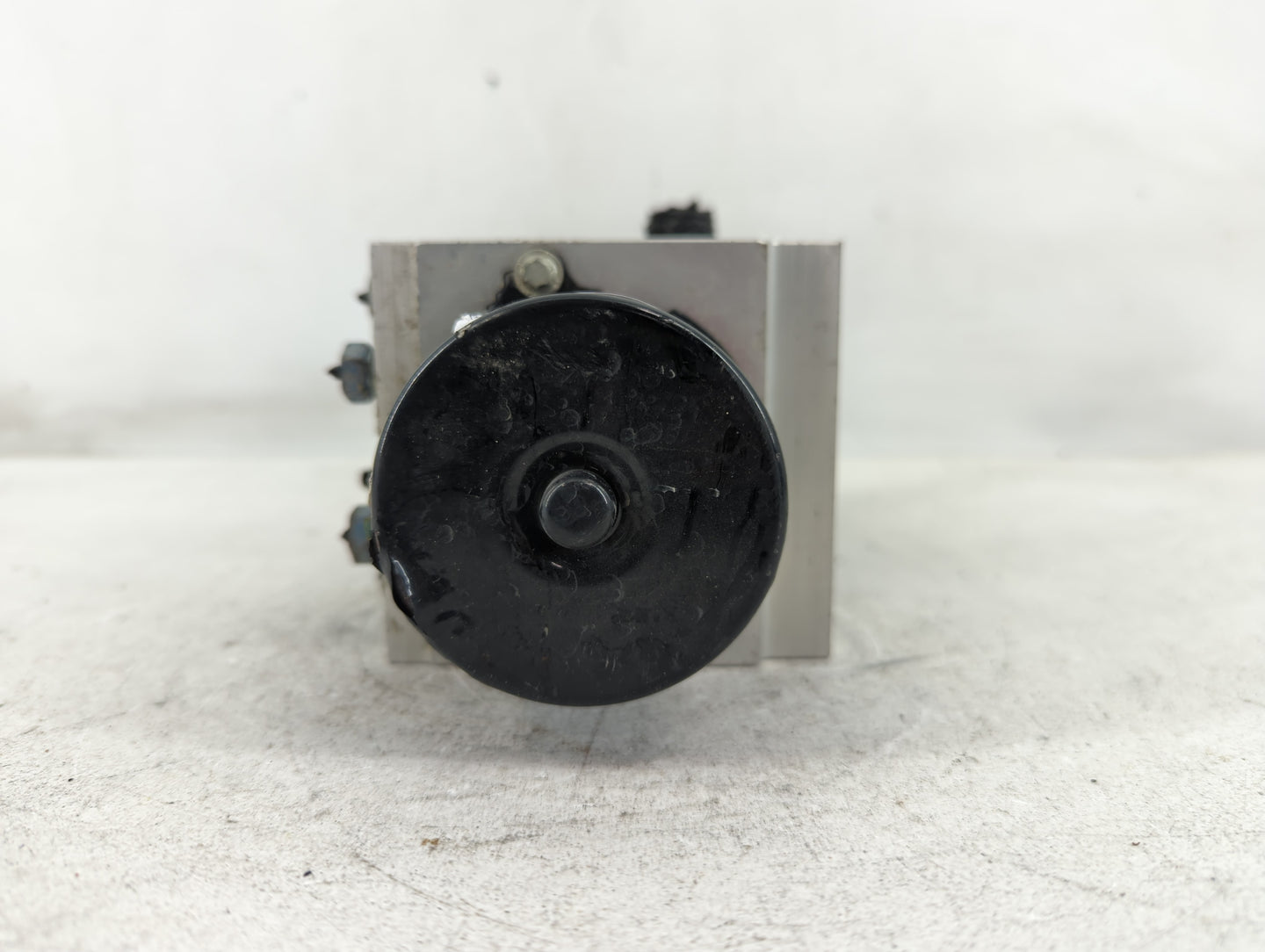 2011 Chevrolet Malibu ABS Pump Control Module Replacement P/N:20908731 Fits OEM Used Auto Parts - Oemusedautoparts1.com