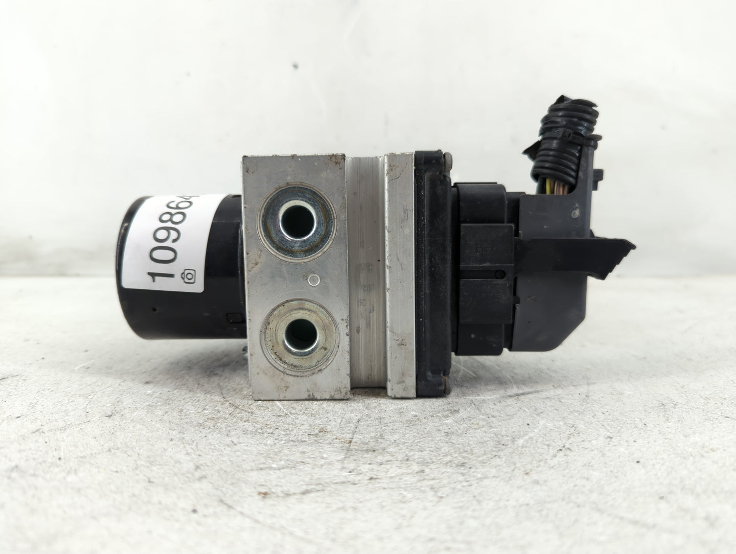 2011 Chevrolet Malibu ABS Pump Control Module Replacement P/N:20908731 Fits OEM Used Auto Parts - Oemusedautoparts1.com