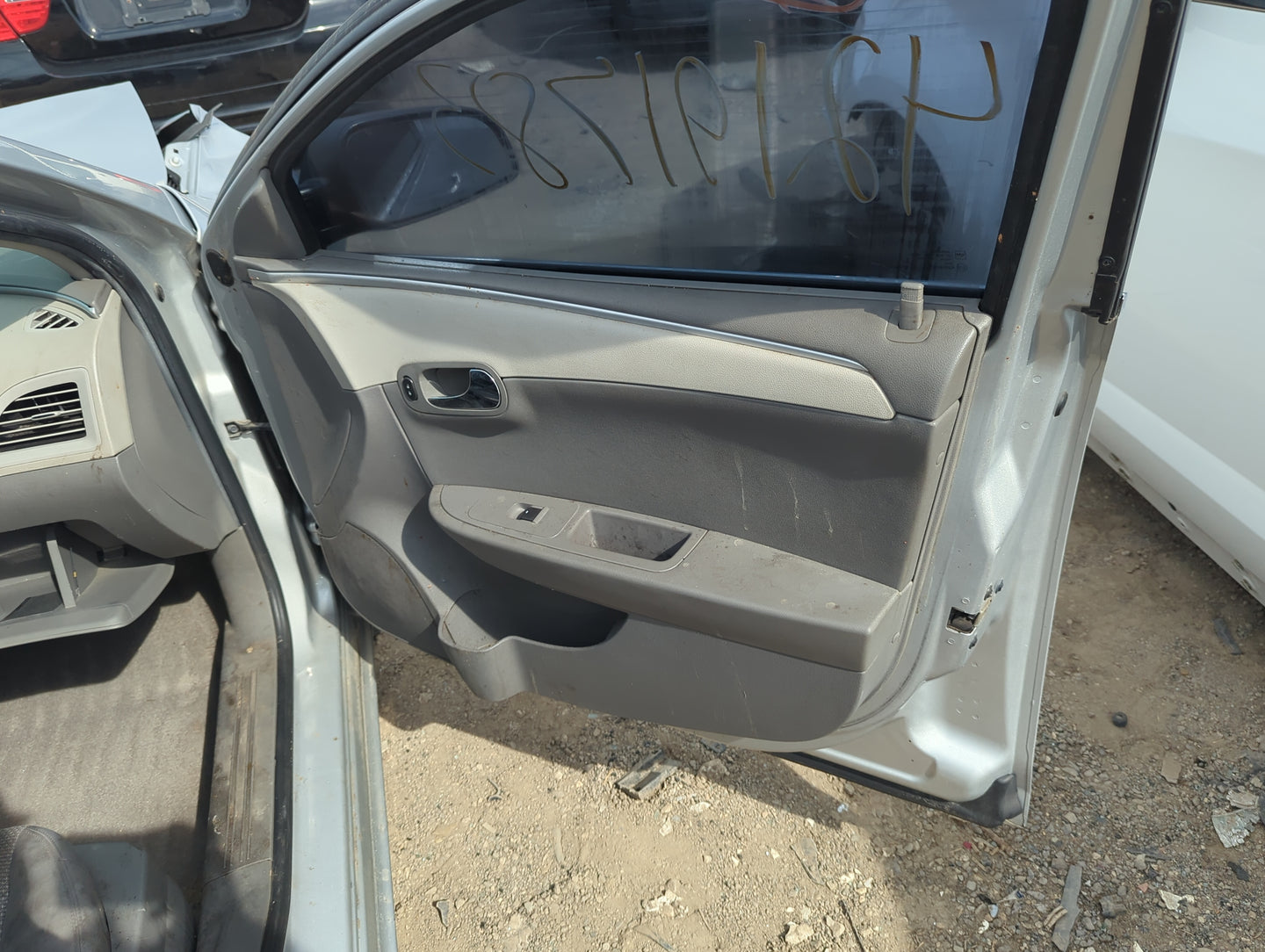 2011 Chevrolet Malibu Front Right Passenger Interior Door Panel Trim - Oemusedautoparts1.com