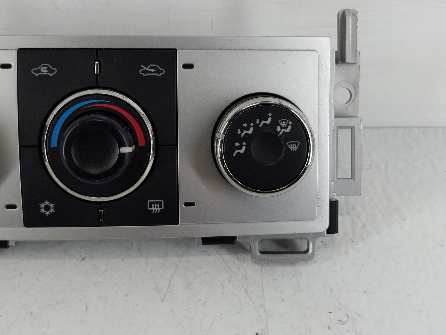 2008-2012 Chevrolet Malibu Climate Control Module Temperature AC/Heater Replacement P/N:28251428 Fits OEM Used Auto Parts - 