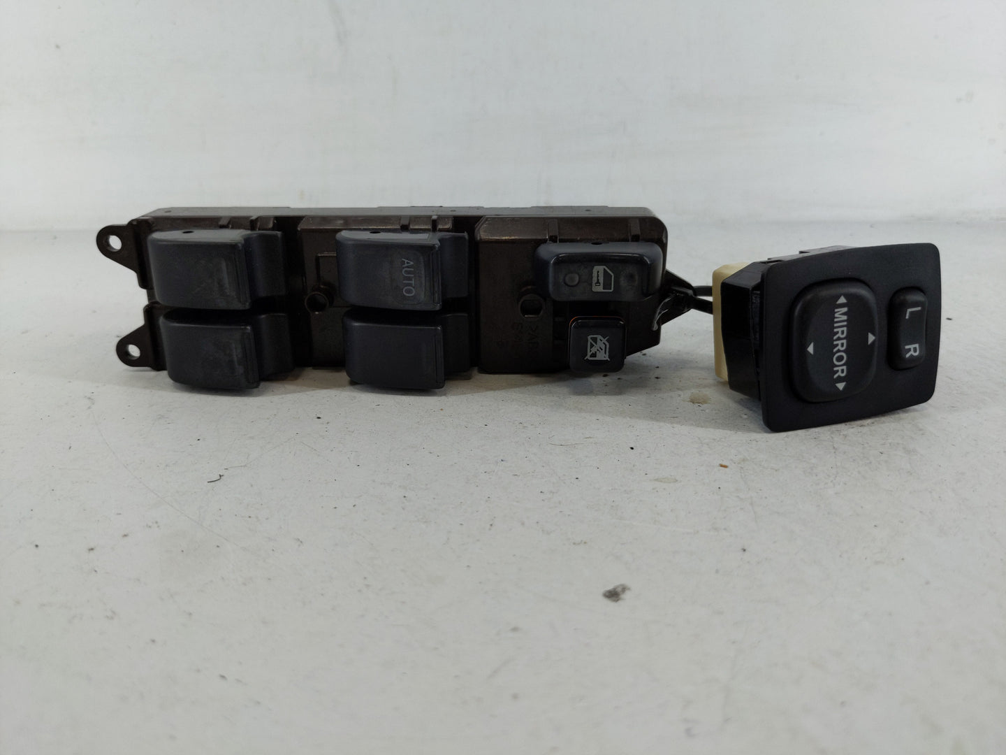 2010-2011 Chevrolet Malibu Master Power Window Switch Replacement Driver Side Left P/N:183574 Fits Fits 2010 2011 OEM Used A
