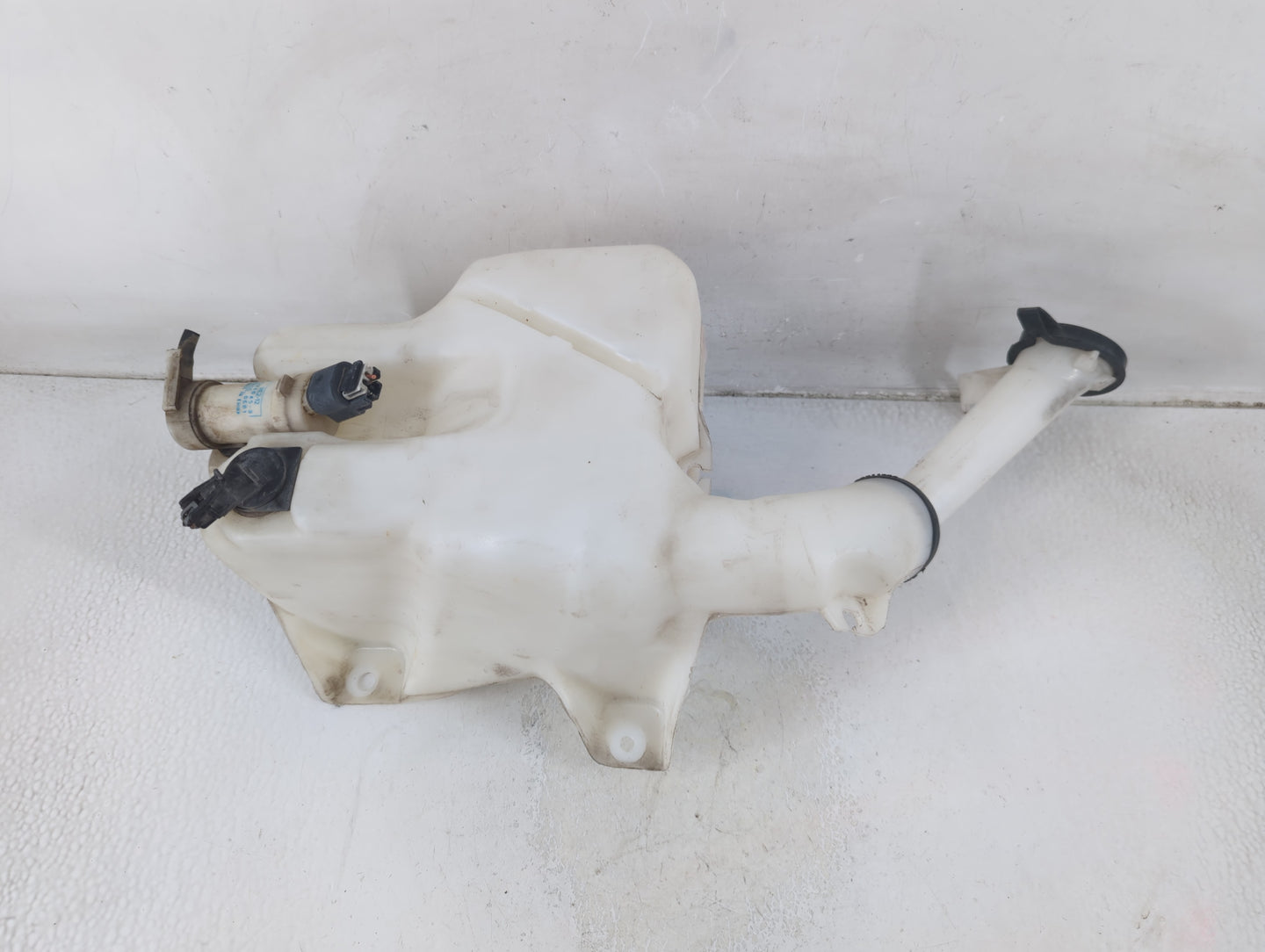 2008-2012 Chevrolet Malibu Windshield Washer Fluid Reservoir Bottle Oem - Oemusedautoparts1.com
