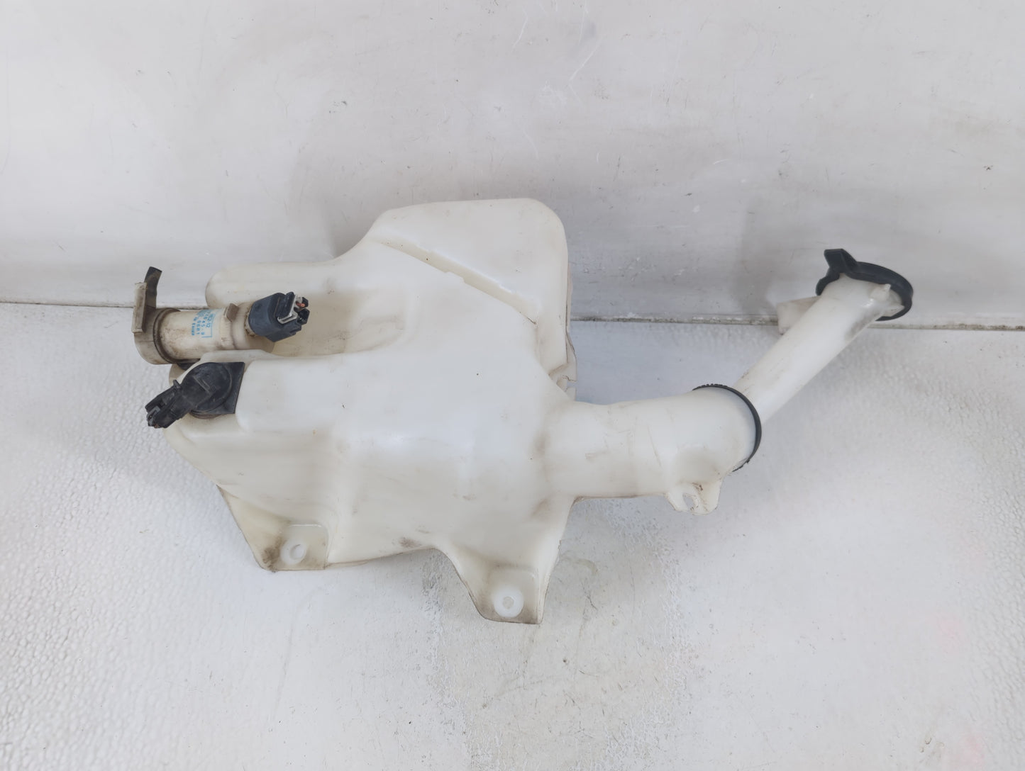 2008-2012 Chevrolet Malibu Windshield Washer Fluid Reservoir Bottle Oem - Oemusedautoparts1.com