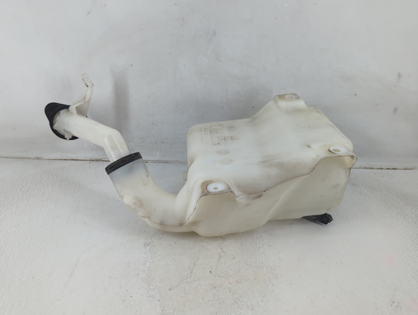 2008-2012 Chevrolet Malibu Windshield Washer Fluid Reservoir Bottle Oem - Oemusedautoparts1.com