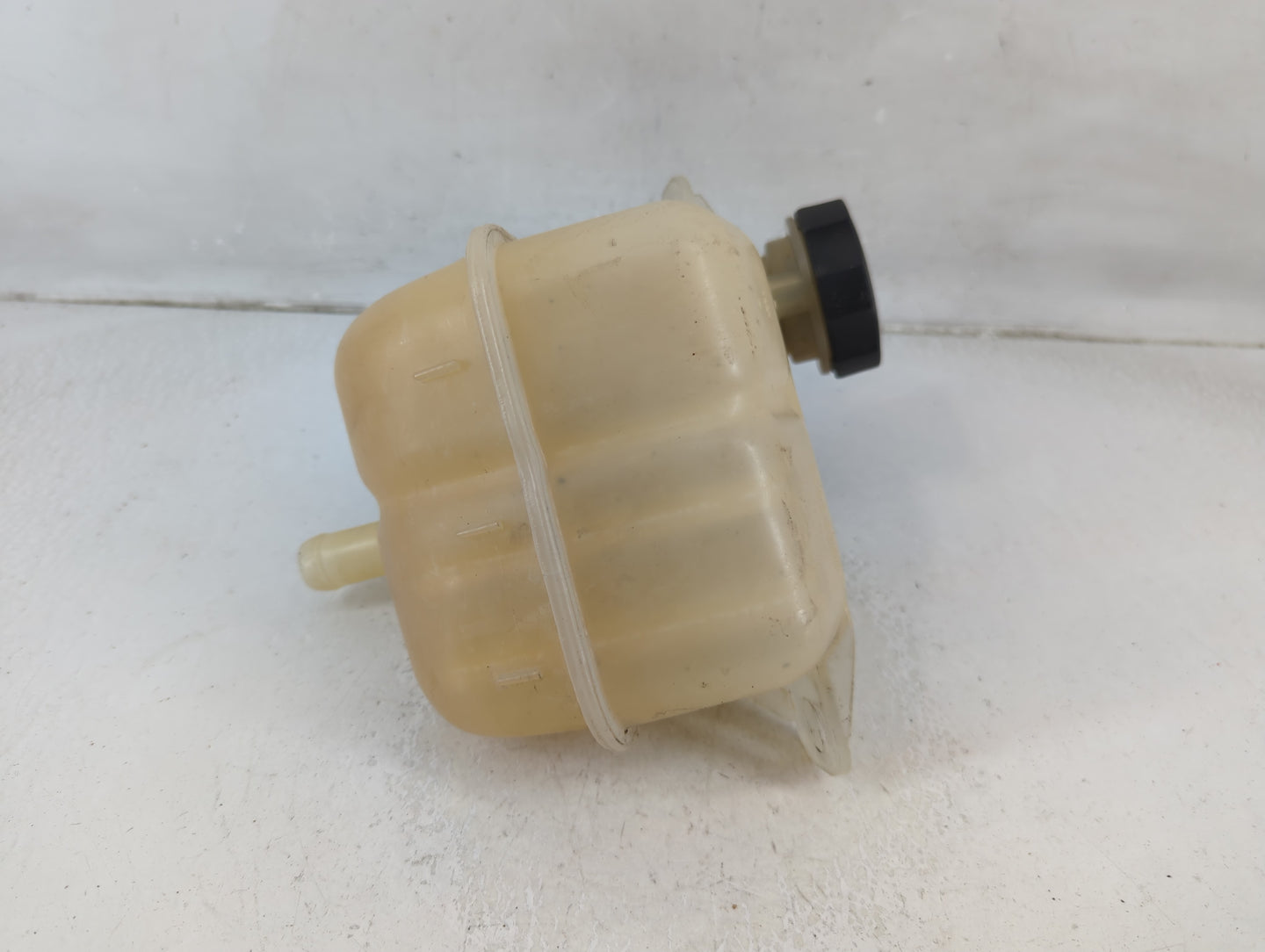 2007 Chevrolet Malibu Radiator Coolant Overflow Expansion Tank Bottle 1191098 - Oemusedautoparts1.com