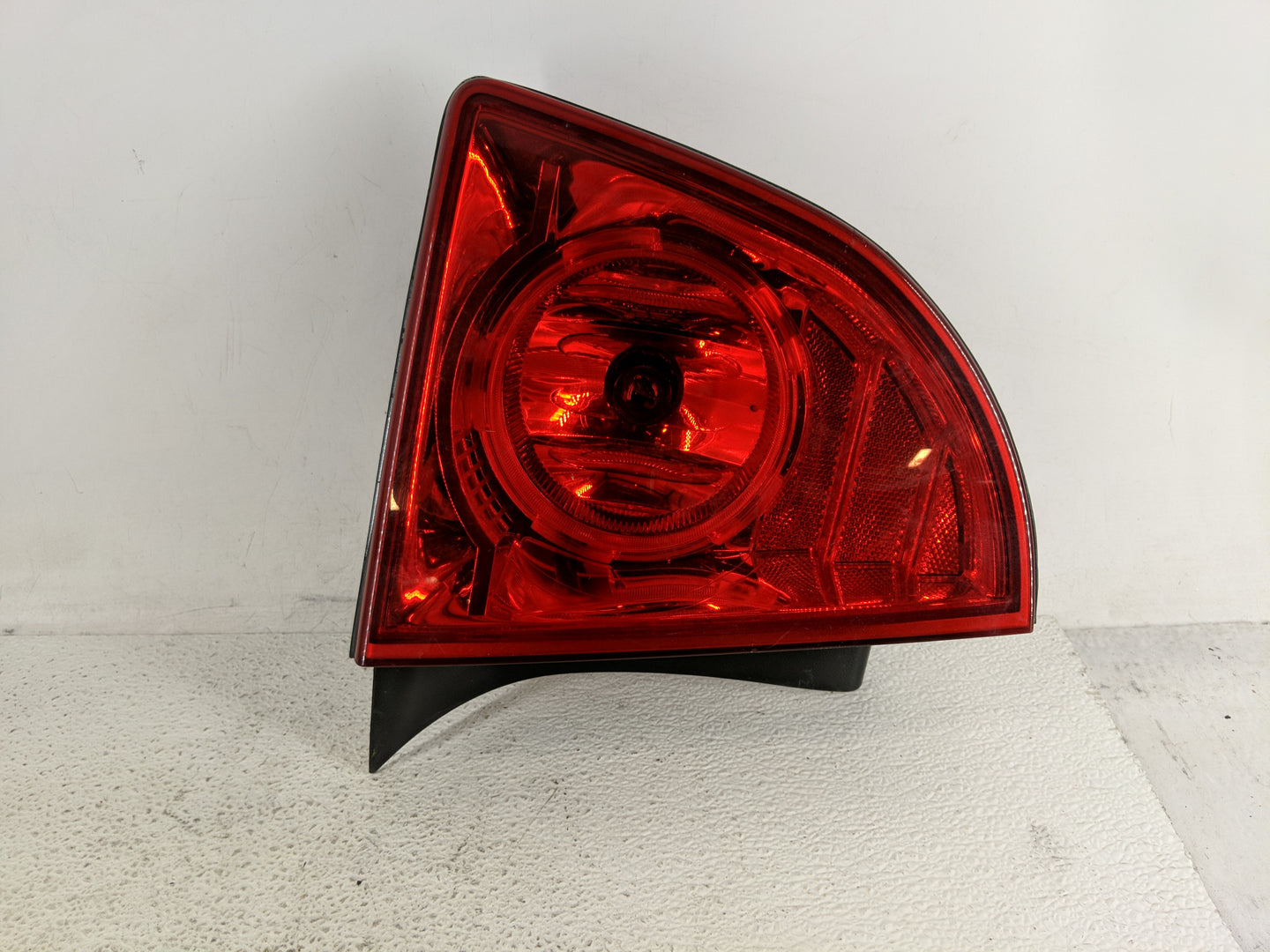2008-2012 Chevrolet Malibu Tail Light Assembly Driver Left OEM Fits Fits 2008 2009 2010 2011 2012 OEM Used Auto Parts - Oemu