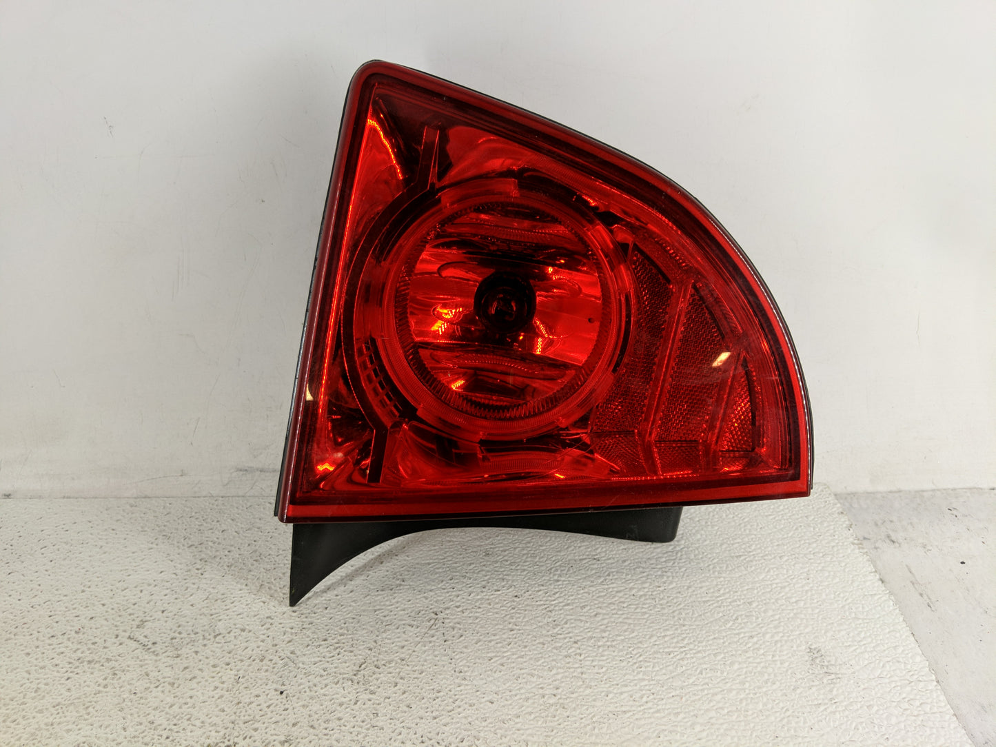 2008-2012 Chevrolet Malibu Tail Light Assembly Driver Left OEM Fits Fits 2008 2009 2010 2011 2012 OEM Used Auto Parts - Oemu