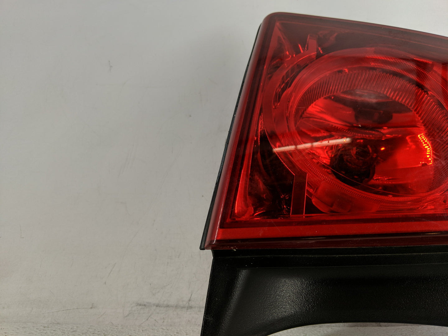 2008-2012 Chevrolet Malibu Tail Light Assembly Driver Left OEM Fits Fits 2008 2009 2010 2011 2012 OEM Used Auto Parts - Oemu