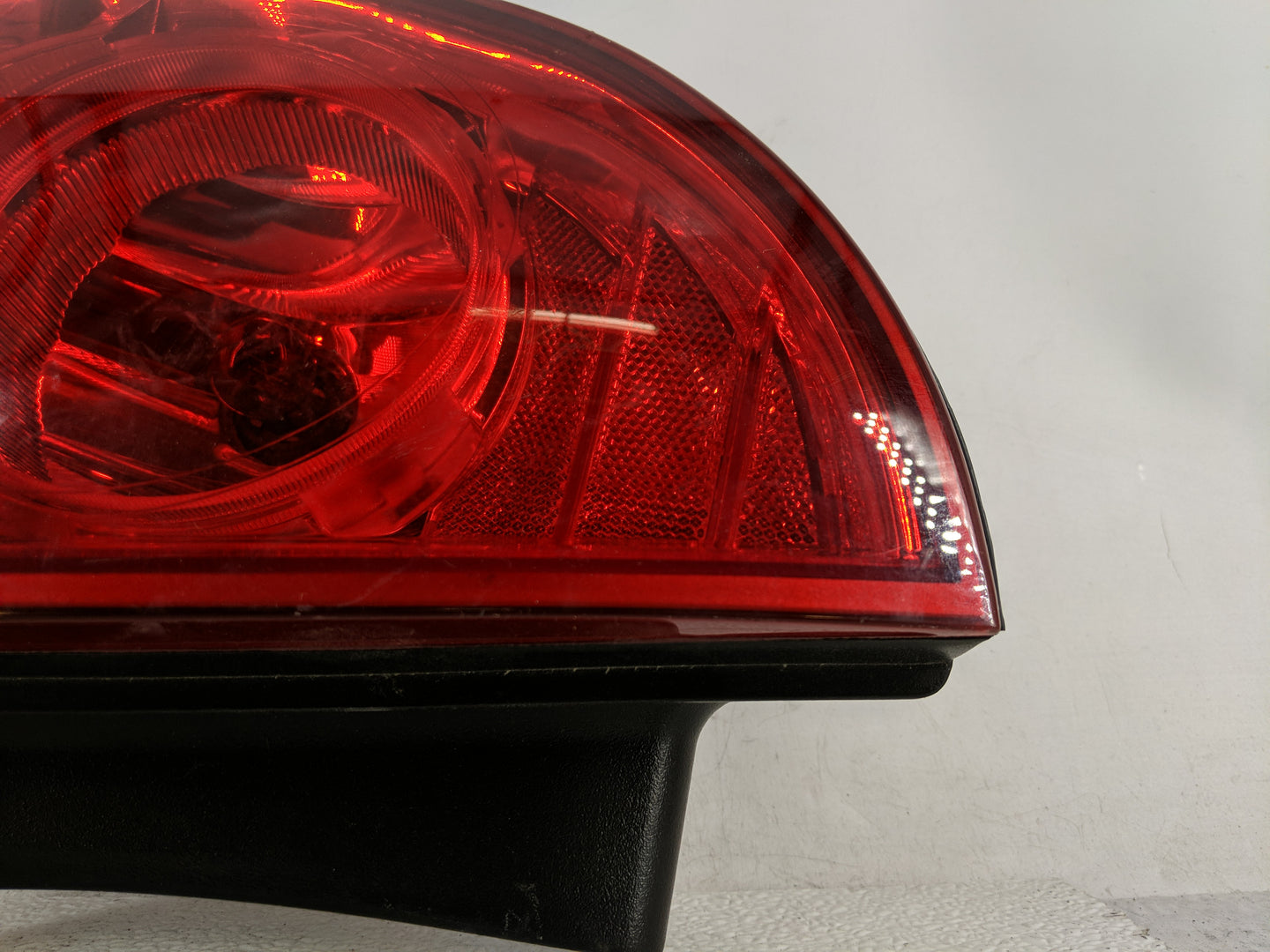 2008-2012 Chevrolet Malibu Tail Light Assembly Driver Left OEM Fits Fits 2008 2009 2010 2011 2012 OEM Used Auto Parts - Oemu