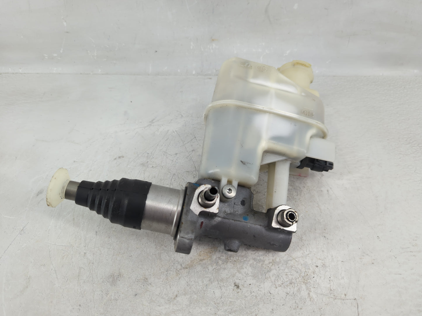 2008-2012 Chevrolet Malibu Brake Master Cylinder - Oemusedautoparts1.com