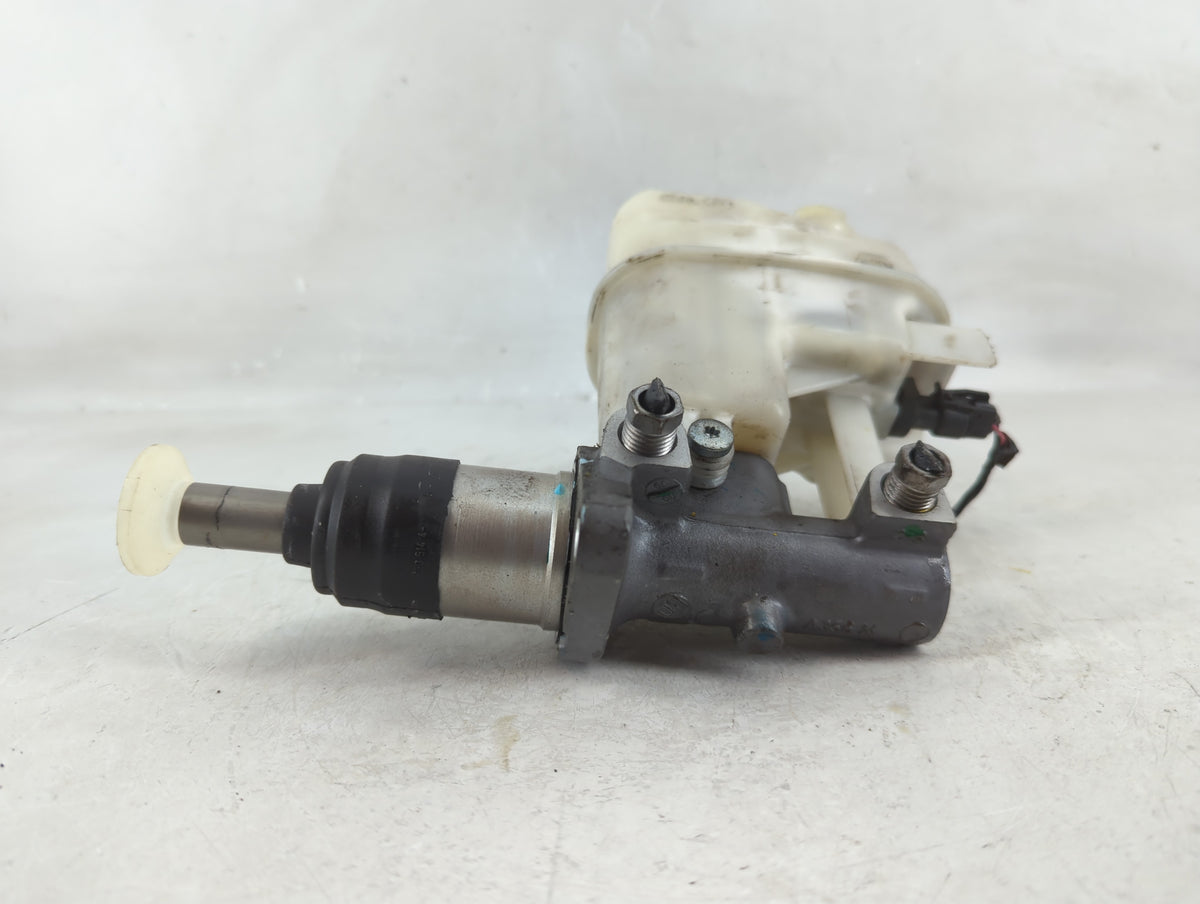 2008-2012 Chevrolet Malibu Brake Master Cylinder 1207001 - Oemusedautoparts1.com