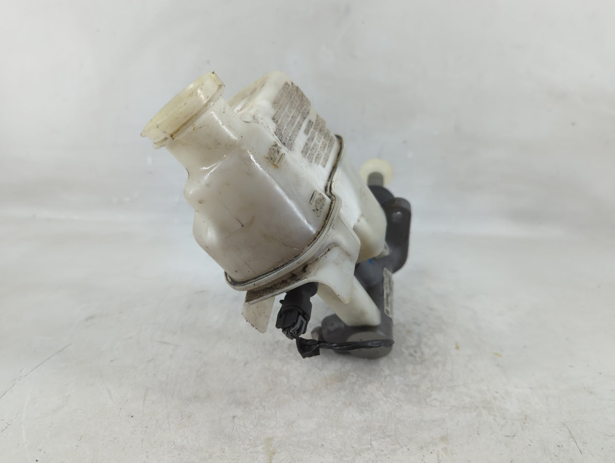 2008-2012 Chevrolet Malibu Brake Master Cylinder 1207001 - Oemusedautoparts1.com