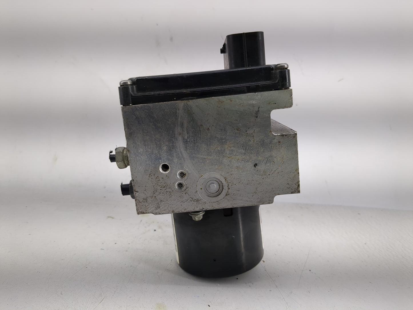 2011 Chevrolet Malibu ABS Pump Control Module Replacement P/N:20908731 Fits OEM Used Auto Parts - Oemusedautoparts1.com