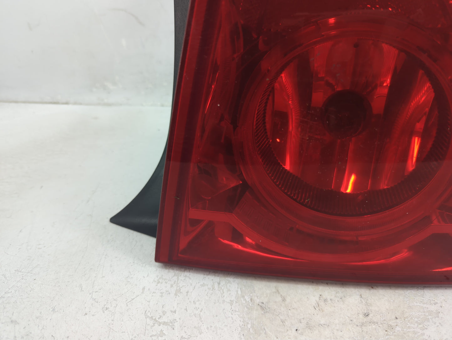 2008-2012 Chevrolet Malibu Tail Light Assembly Passenger Right OEM Fits Fits 2008 2009 2010 2011 2012 OEM Used Auto Parts - 