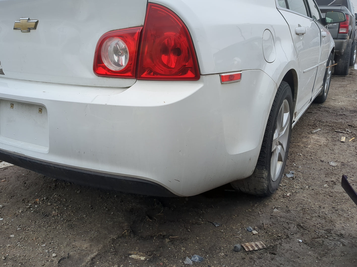 2011-2012 Chevrolet Malibu Rear Bumper Assembly Oem 1244952 - Oemusedautoparts1.com