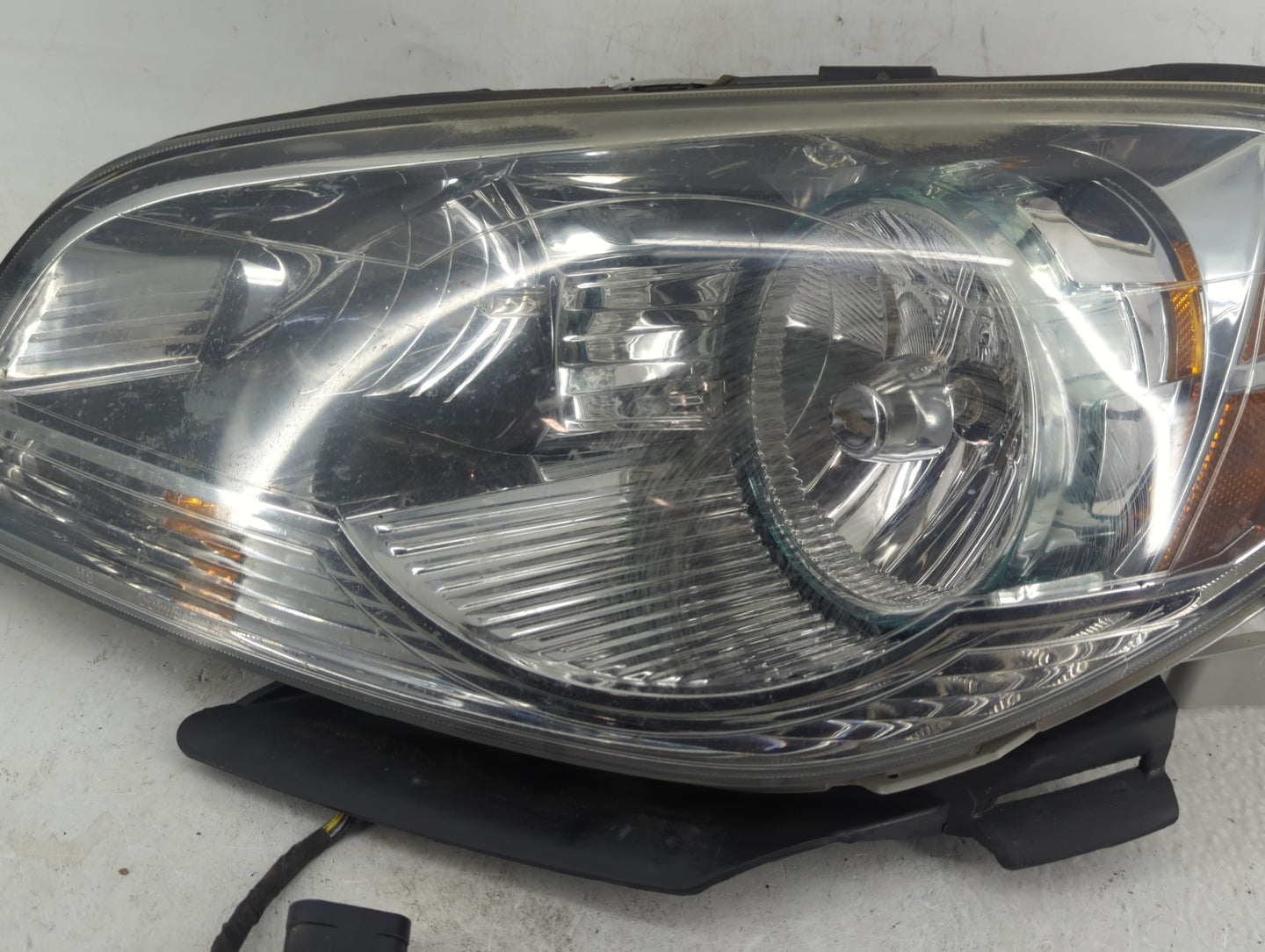 2008-2012 Chevrolet Malibu Driver Left Oem Head Light Headlight Lamp - Oemusedautoparts1.com
