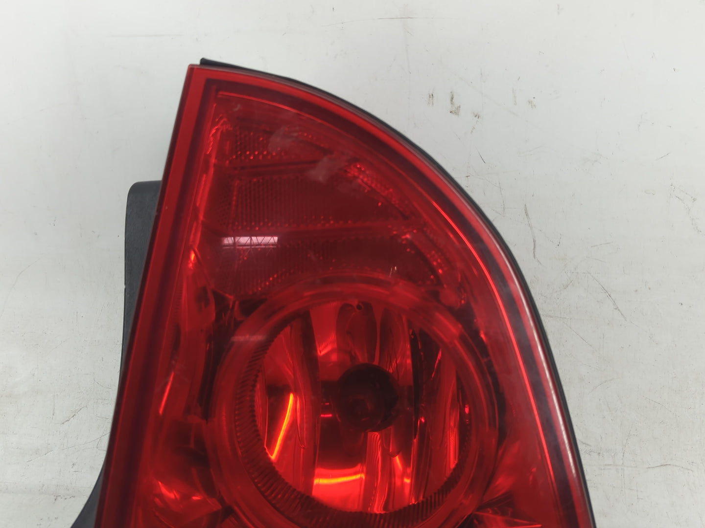 2008-2012 Chevrolet Malibu Tail Light Assembly Passenger Right OEM Fits Fits 2008 2009 2010 2011 2012 OEM Used Auto Parts - 