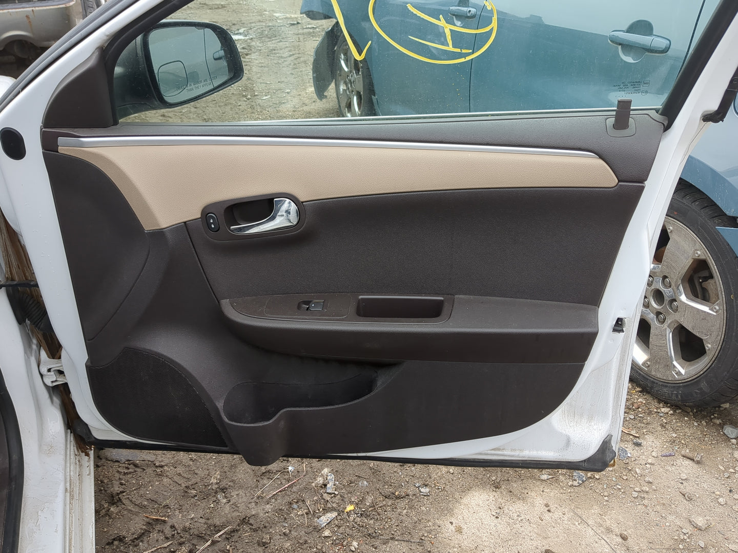 2011 Chevrolet Malibu Front Right Passenger Interior Door Panel Trim 1245076 - Oemusedautoparts1.com