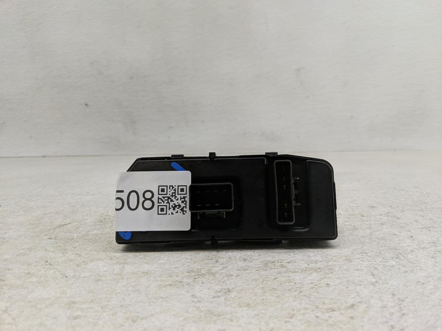 2010-2011 Chevrolet Malibu Master Power Window Switch Replacement Driver Side Left Fits Fits 2010 2011 OEM Used Auto Parts -