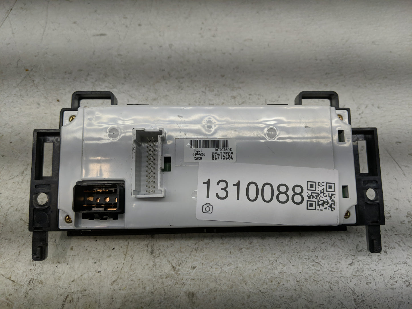 2008-2012 Chevrolet Malibu Climate Control Module Temperature AC/Heater Replacement P/N:28251428 Fits OEM Used Auto Parts - 
