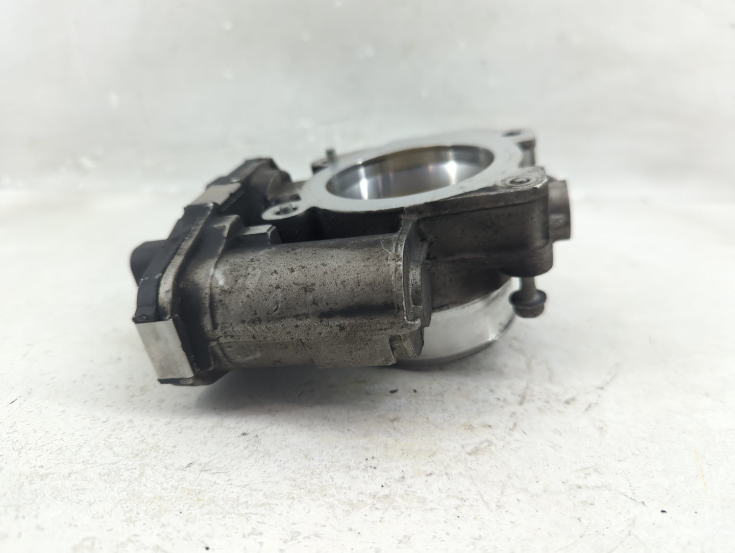 2008-2012 Chevrolet Malibu Throttle Body Fits Fits 2007 2008 2009 2010 2011 2012 OEM Used Auto Parts - Oemusedautoparts1.com