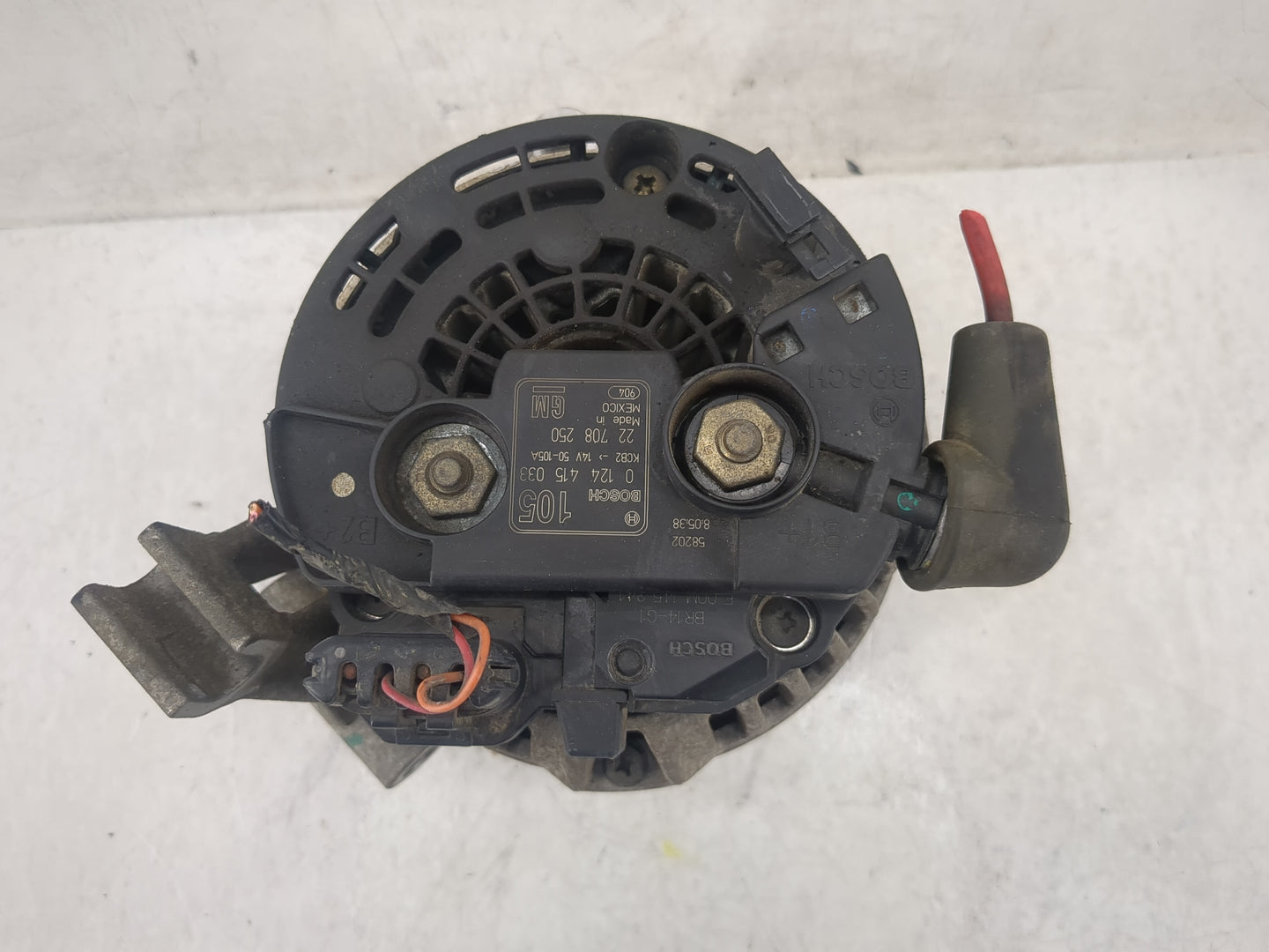 2008-2012 Chevrolet Malibu Alternator Replacement Generator Charging Assembly Engine OEM P/N:0 124 415 033 Fits OEM Used Aut