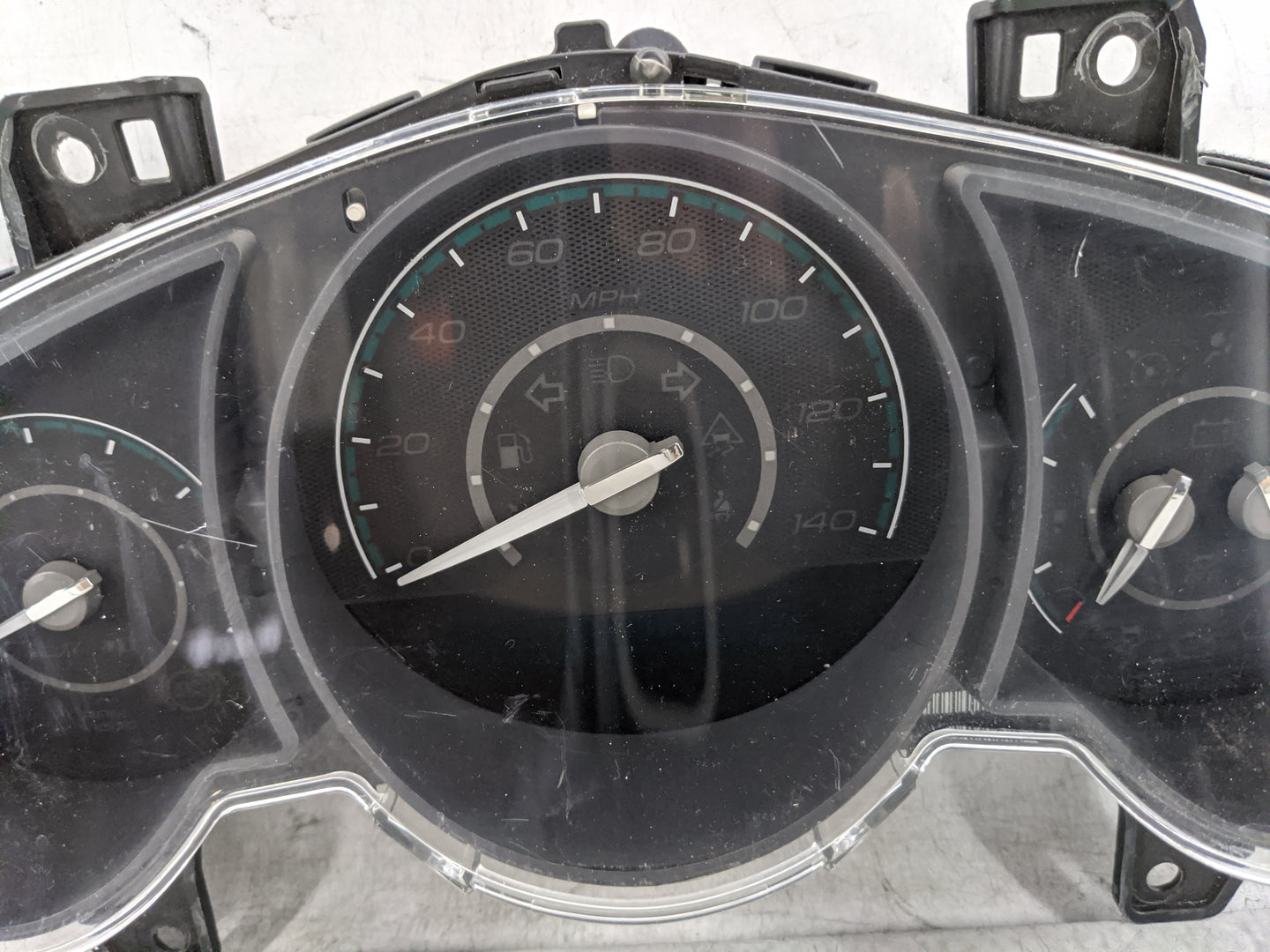 2008-2012 Chevrolet Malibu Instrument Cluster Speedometer Gauges P/N:20814845 Fits Fits 2008 2009 2010 2011 2012 OEM Used Au