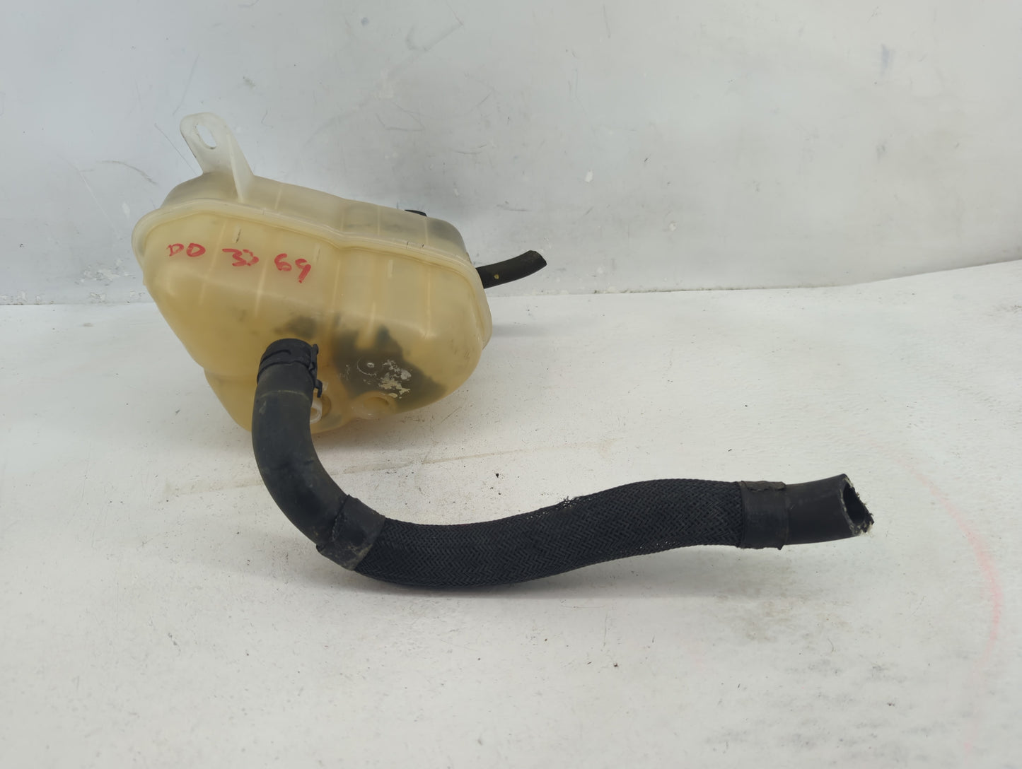 2008-2012 Chevrolet Malibu Windshield Washer Fluid Reservoir Bottle Oem - Oemusedautoparts1.com