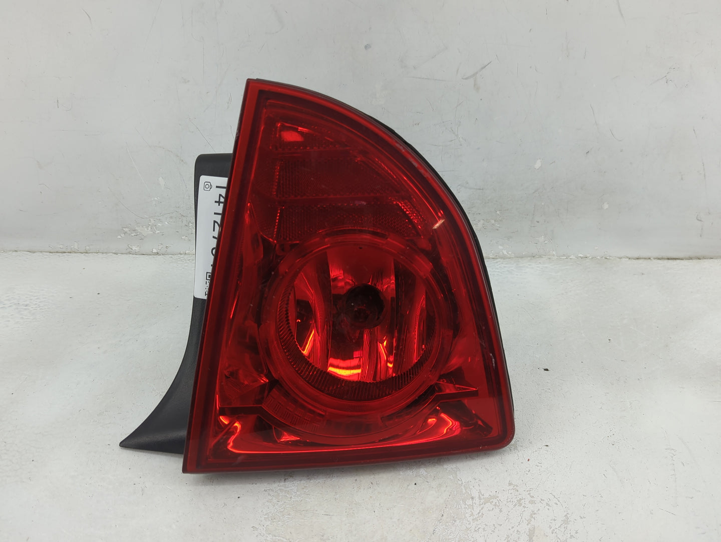 2008-2012 Chevrolet Malibu Tail Light Assembly Passenger Right OEM Fits Fits 2008 2009 2010 2011 2012 OEM Used Auto Parts - 