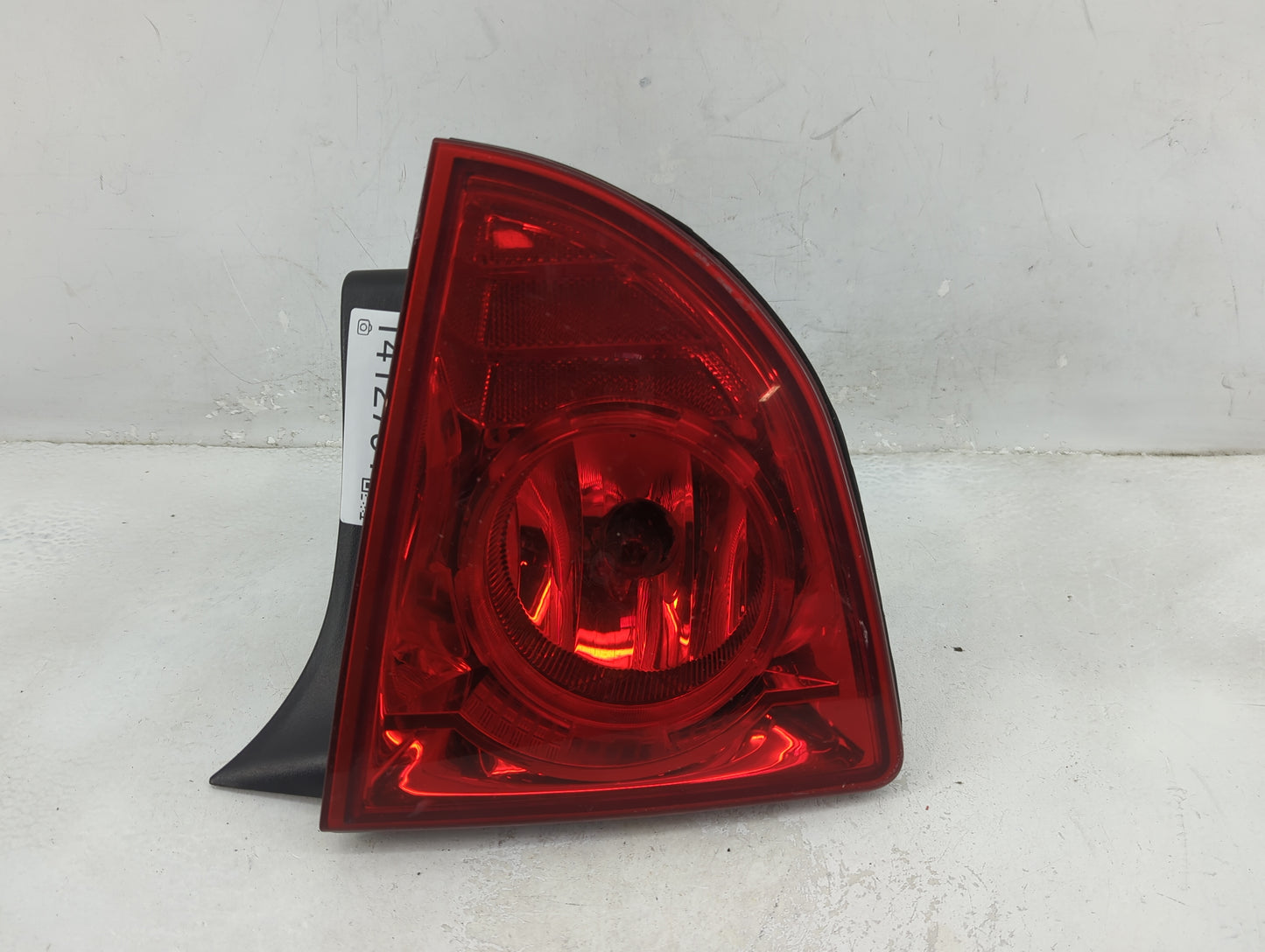 2008-2012 Chevrolet Malibu Tail Light Assembly Passenger Right OEM Fits Fits 2008 2009 2010 2011 2012 OEM Used Auto Parts - 