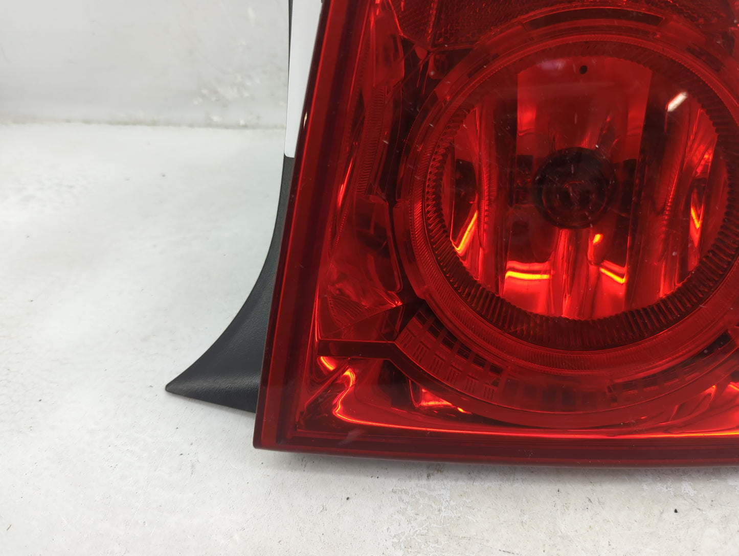 2008-2012 Chevrolet Malibu Tail Light Assembly Passenger Right OEM Fits Fits 2008 2009 2010 2011 2012 OEM Used Auto Parts - 