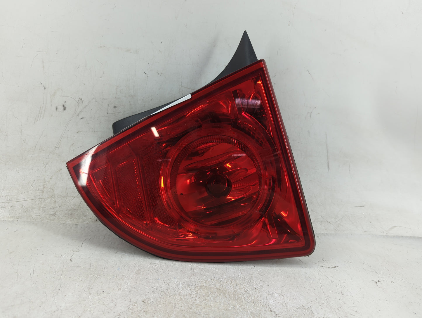 2008-2012 Chevrolet Malibu Tail Light Assembly Driver Left OEM P/N:20914363 Fits Fits 2008 2009 2010 2011 2012 OEM Used Auto