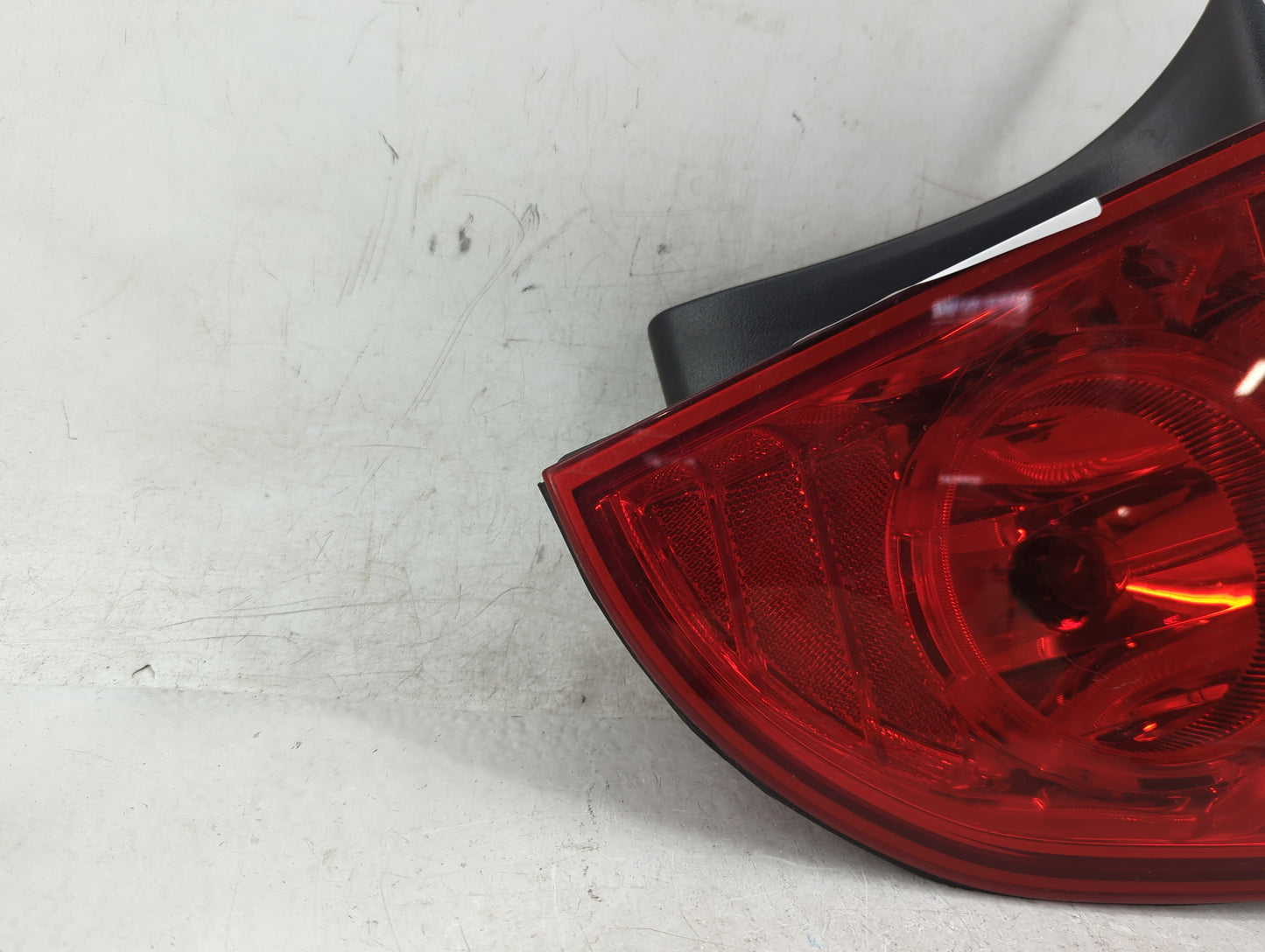 2008-2012 Chevrolet Malibu Tail Light Assembly Driver Left OEM P/N:20914363 Fits Fits 2008 2009 2010 2011 2012 OEM Used Auto