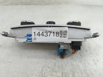 2008-2012 Chevrolet Malibu Climate Control Module Temperature AC/Heater Replacement P/N:28251428 20923130 Fits OEM Used Auto Parts